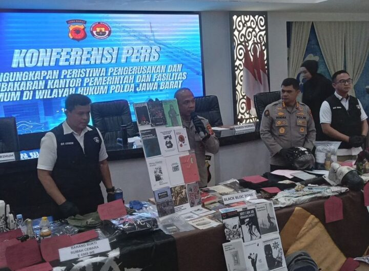 Polisi-amankan-barang-bukti-peristiwa-kriminal-2025-jaringan-siber
